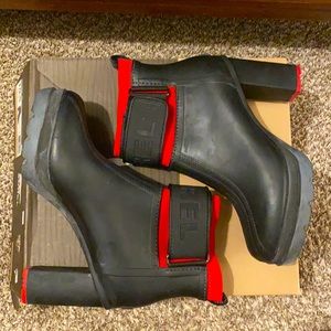 Sorel waterproof heeled boots with Velcro strap